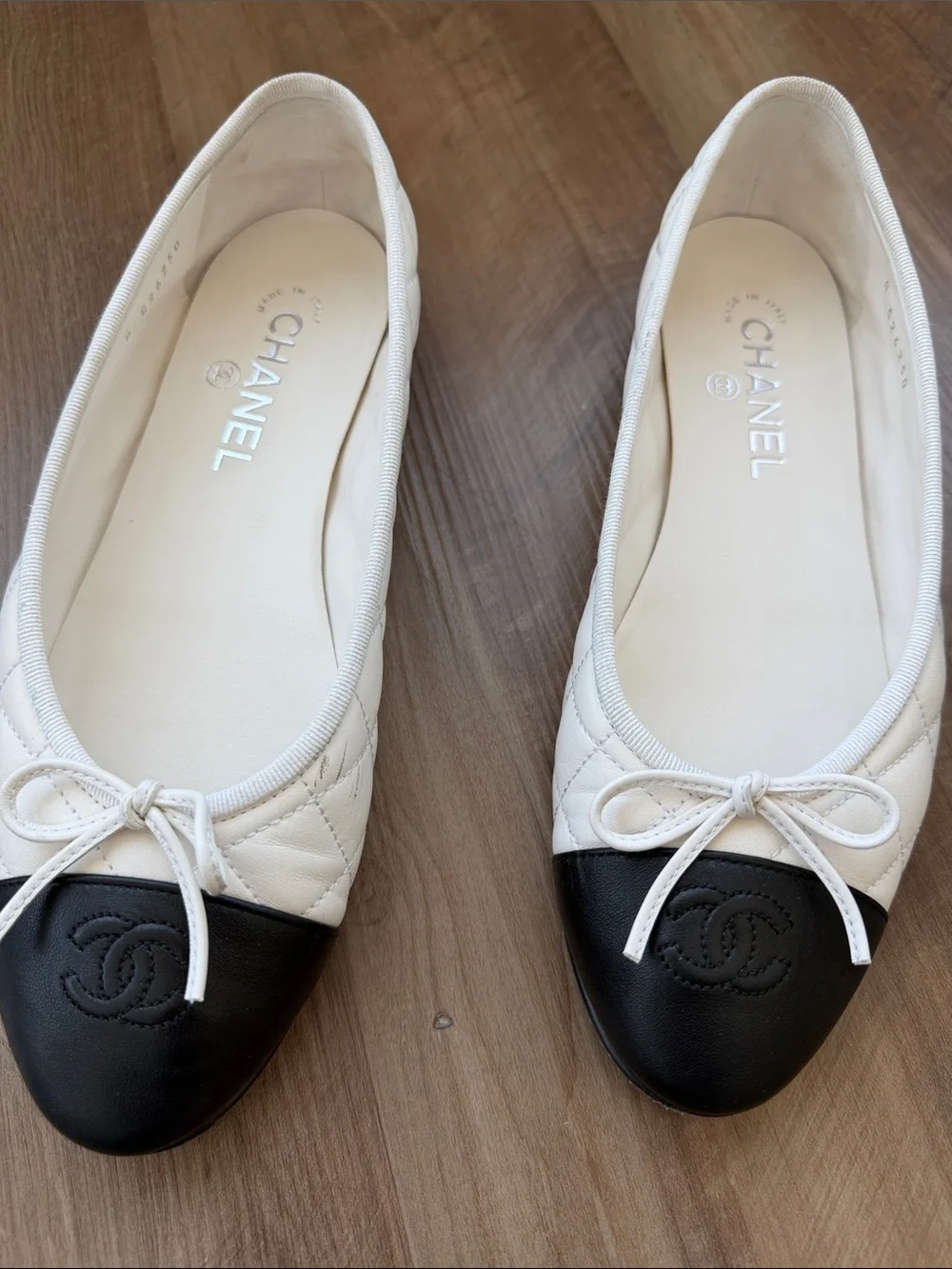 CHANEL White Quilted Leather Ballet Flats with Black Cap Toe